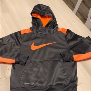 Like new Nike Therma-Fit sweatshirt